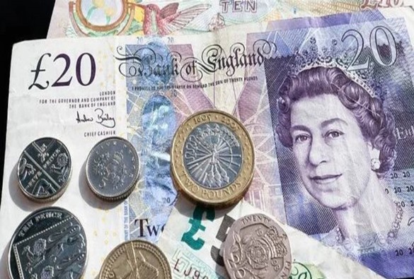 Reino Unido gastará R$ 354 bi para mudar cédulas após morte de Elizabeth II
