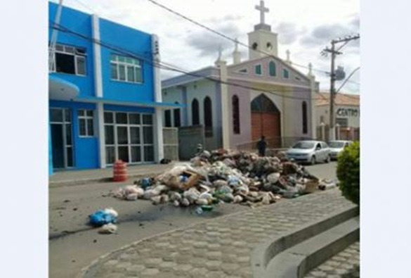 Anagê: Gestão entra na Justiça contra homem que jogou 'montanha de lixo' na Prefeitura