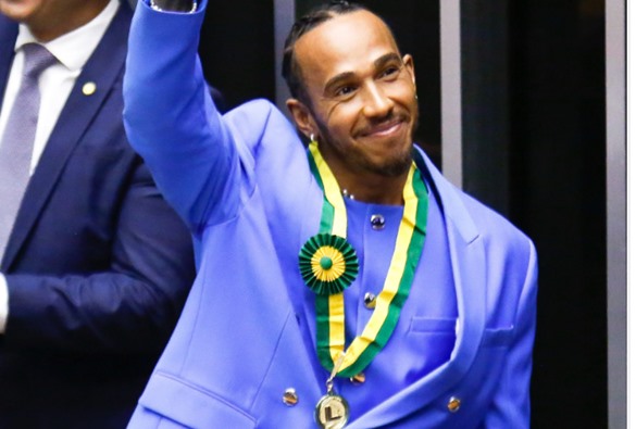 Lewis Hamilton recebe título de cidadão honorário do Brasil