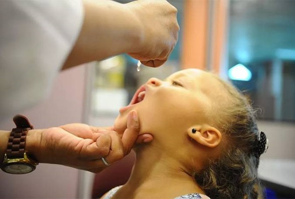 Brasil vacinou apenas 54% das crianças contra a poliomielite; campanha termina na sexta