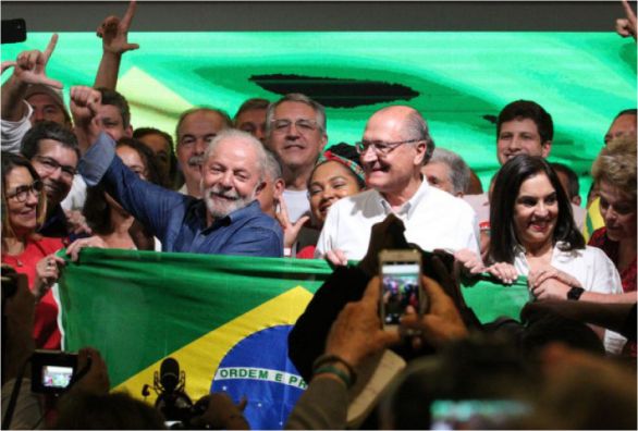 Equipe de Lula tenta montar quebra-cabeça orçamentário e manter auxílio em R$ 600
