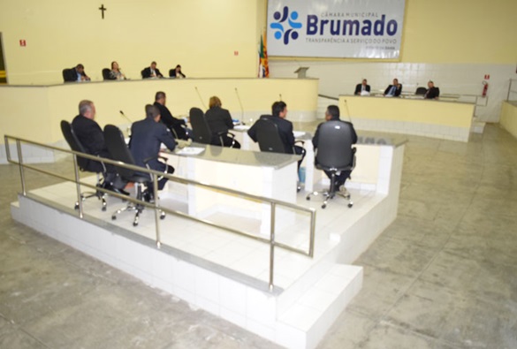 Brumado: Vereadores derrubam veto do prefeito e aprovam aumento de salário