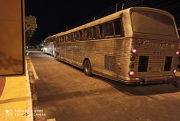 Polícia Militar apreende 02 ônibus com 92 passageiros vindos de São Paulo