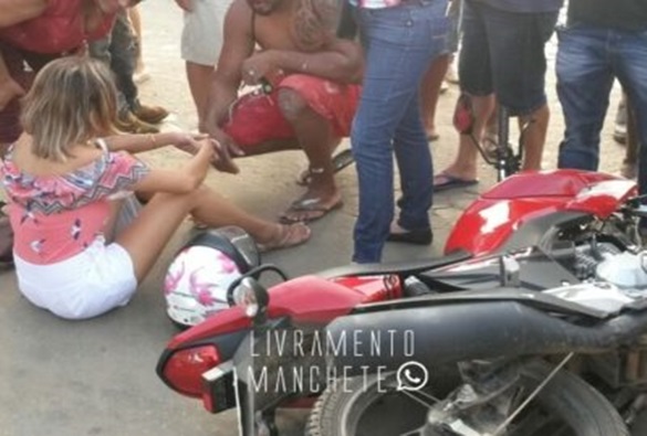 Livramento: Motociclista é lançada ao solo após carro colidir em moto
